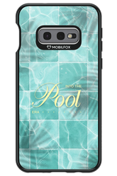 Into the Pool - Samsung Galaxy S10e