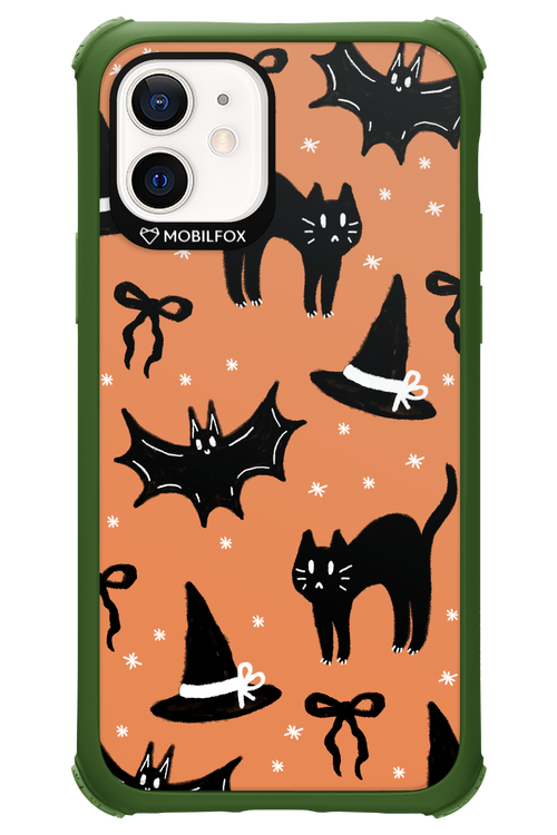 Cat & Bat - Apple iPhone 12